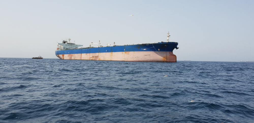 Wibest – Petroleum: Oil ship in the middle of the sea