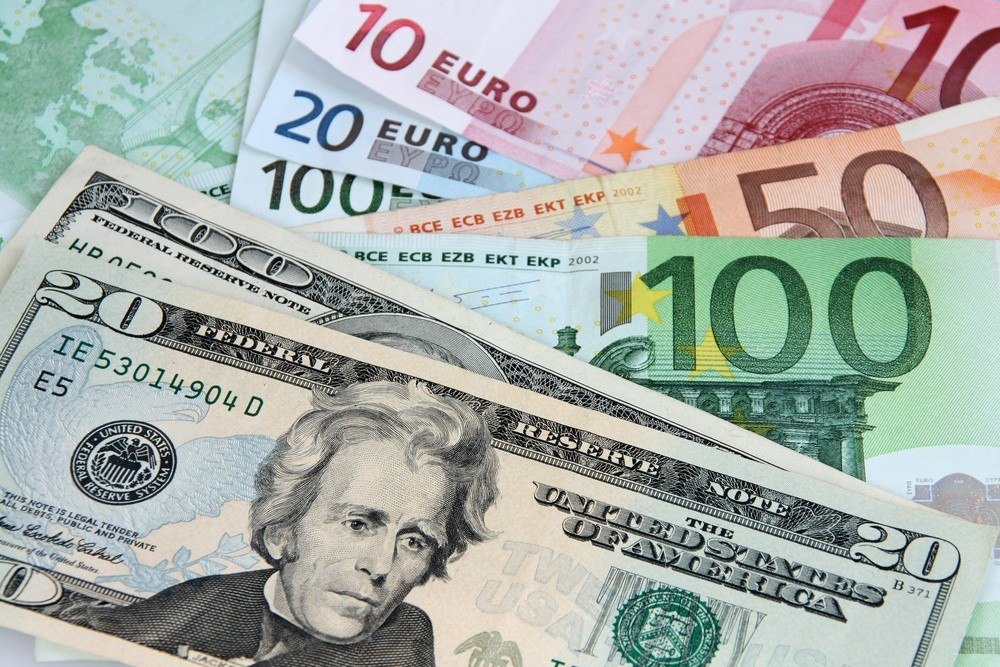 Wibest – EUR-USD: Euro and US dollar bills.