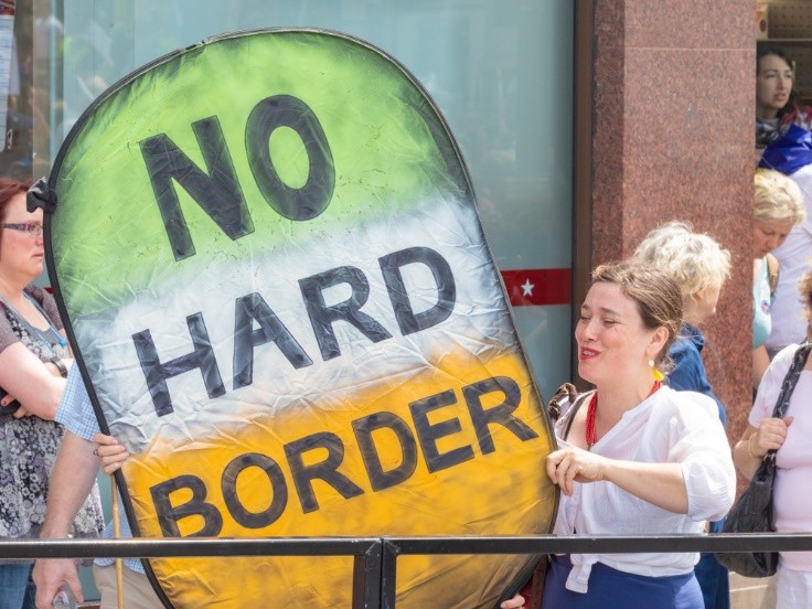 signage saying no hard border – wibestbroker 