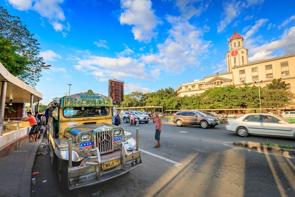 Wibest – Maynila: A jeepney waiting for passengers in front of the Manila City hall, Philippines.