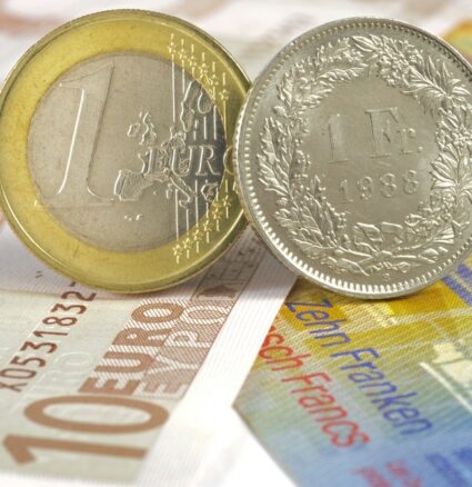 Wibest – Franc: Euro and Swiss franc (chf) coins and bills.