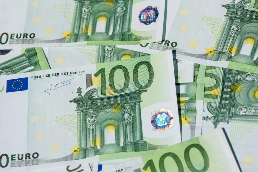 Wibest – Euro Currency: Hundred Euro notes
