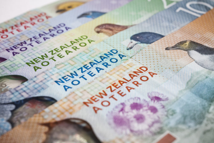 Wibest – NZD USD: New Zealand dollar bills.