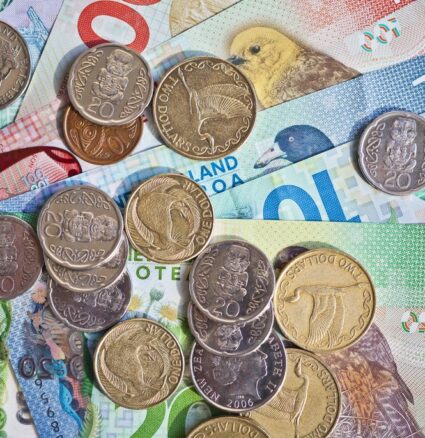Wibest – NZD/USD: New Zealand dollar notes and coins.