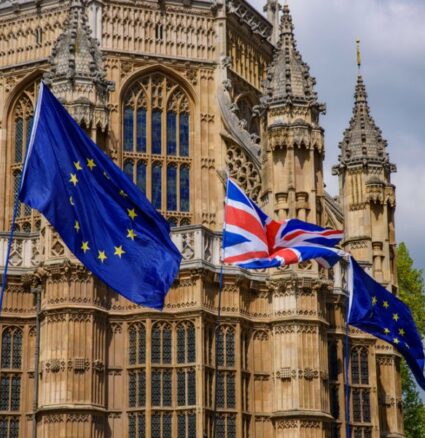 Wibest – UK Currency: The UK and EU flags in front of the UK parliament.