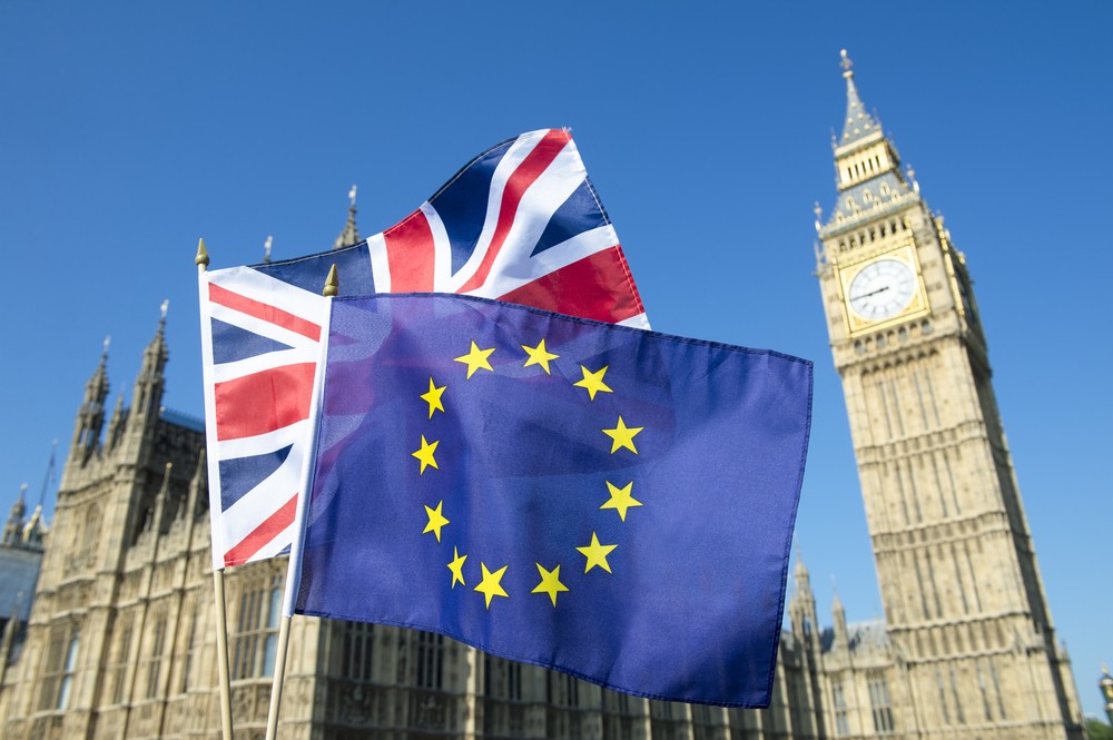 Wibest – GBP USD Exchange Rate: The British and European Union flag in front of the British Parliament and Big Ben.
