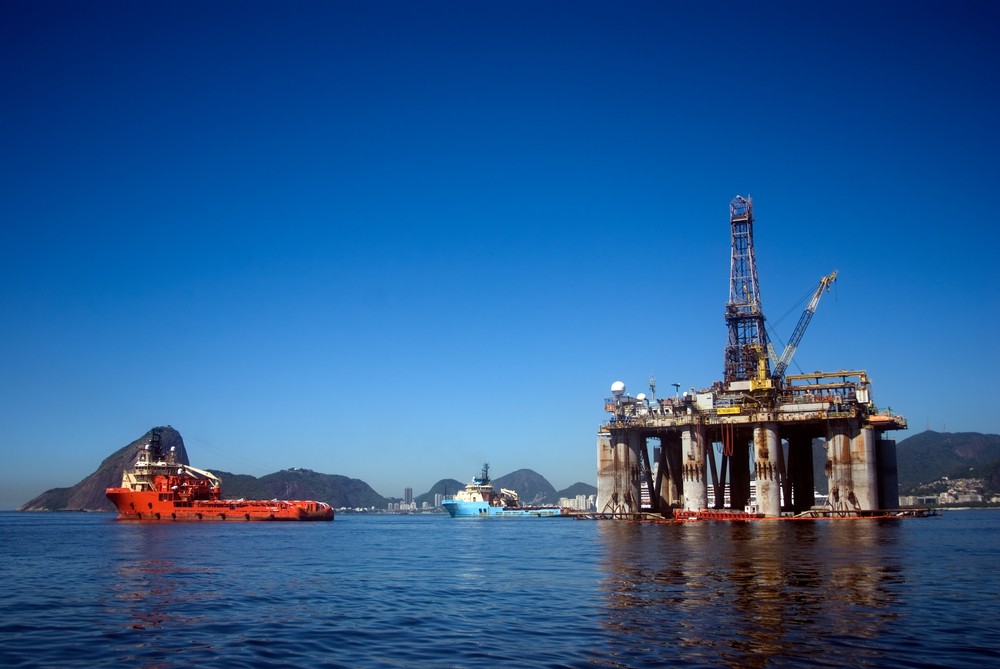 Wibest – Brazilian: Brazilian oil facility near the coast.