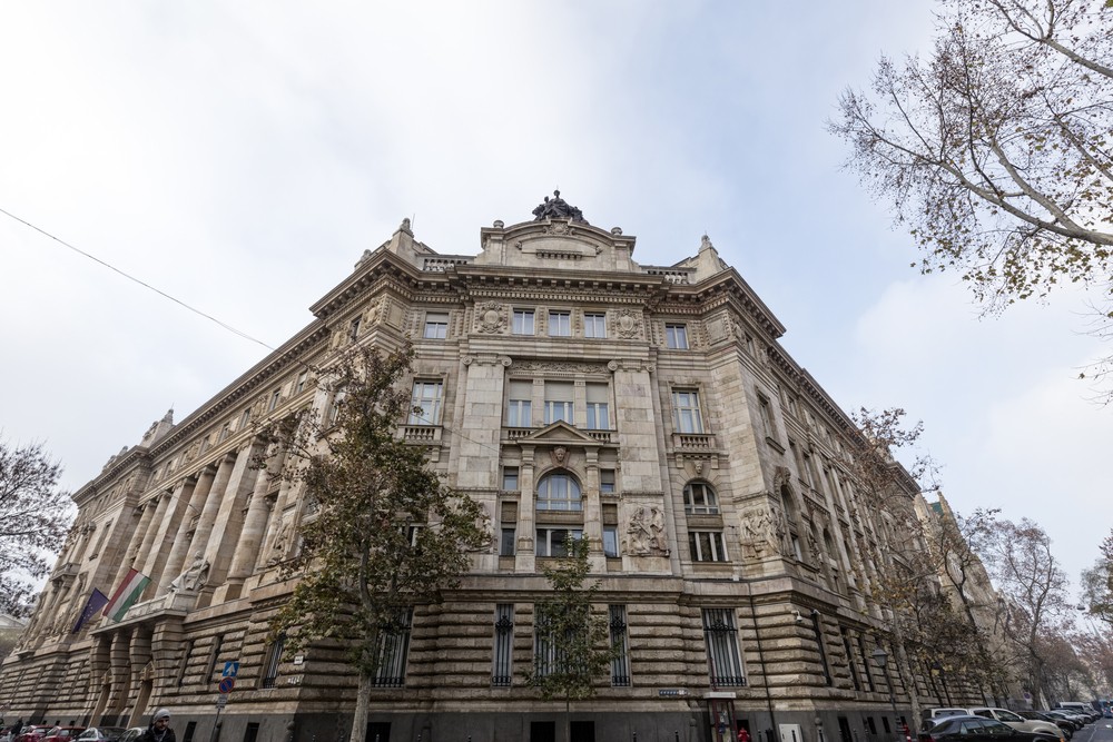 Wibest – Hungarian: The main headquarters of the Hungarian Central Bank.
