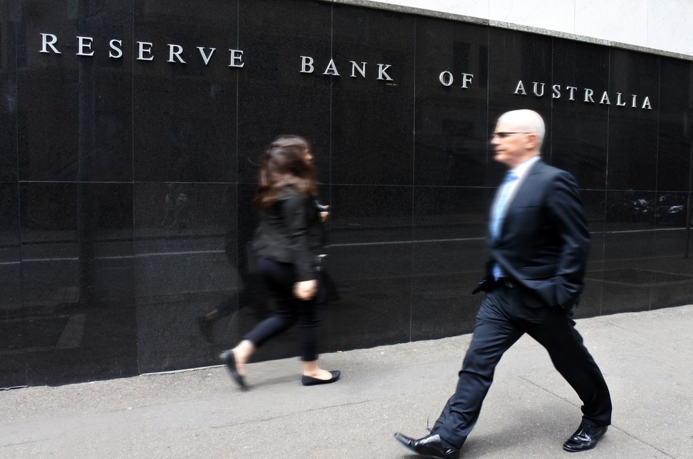 Wibest – Reserve Bank of Australia: People walking in front of the RBA’s main building.