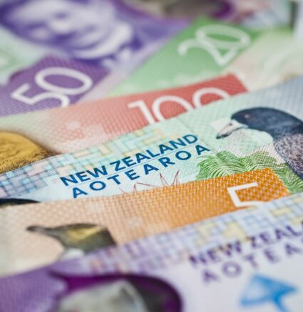 ibest – Reserve Bank of New Zealand: New Zealand dollar bills.