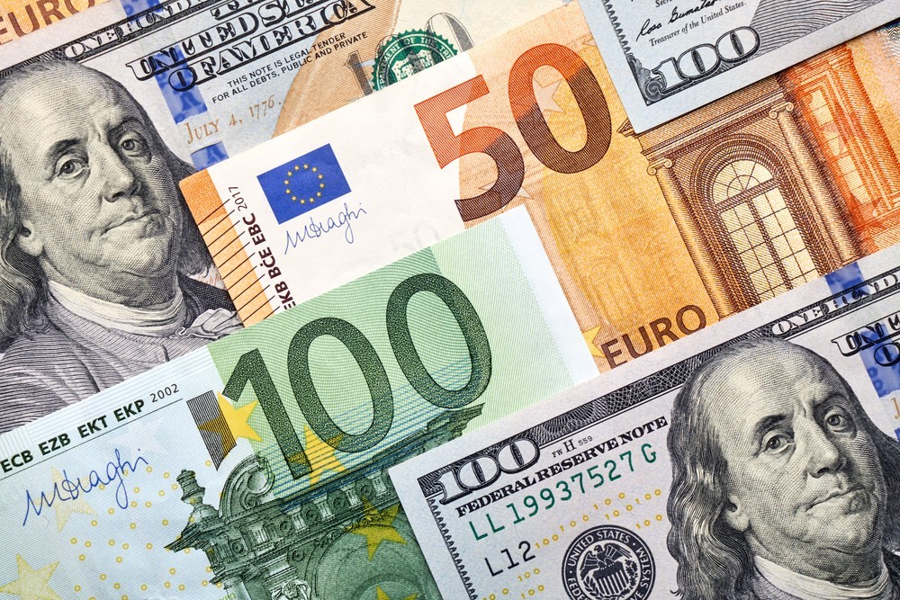 Wibest – EUR USD: Single currency and US dollar bills.