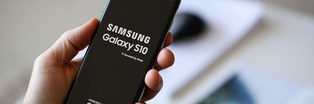 Samsung: Man holding samsung galaxy s 10 plus.
