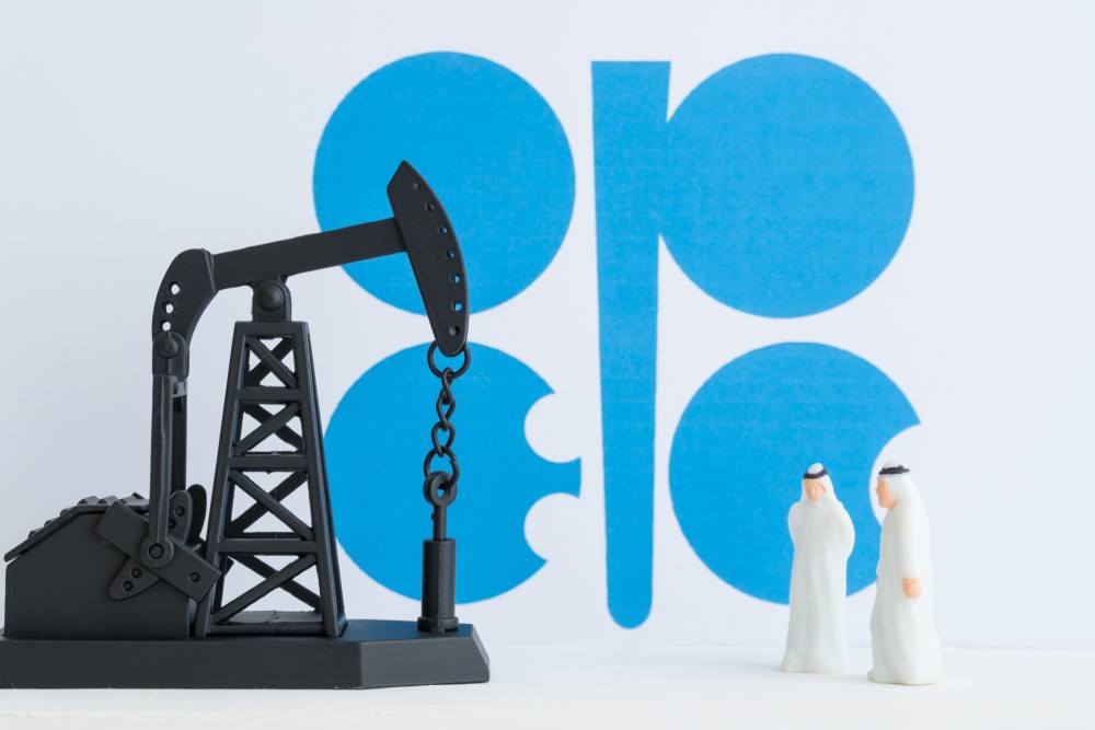 Wibest – Oil and petroleum: The logo of OPEC and in front of it are two men and an oil pump jack. 