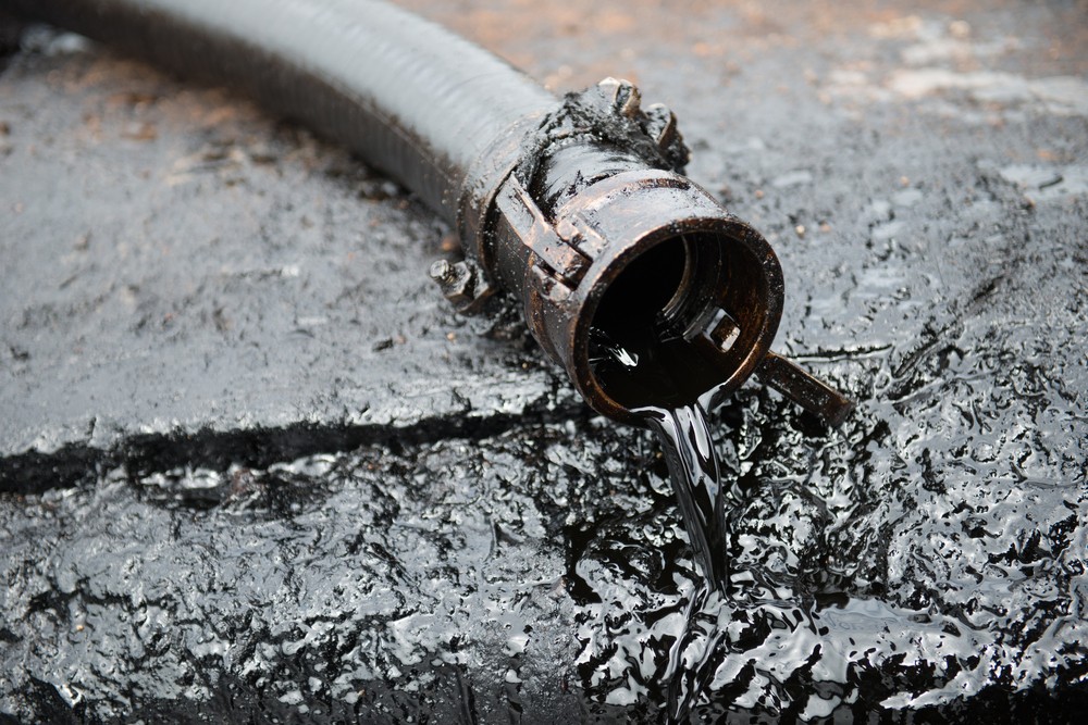 Wibest – Shale: Crude oil coming out from a pipe.