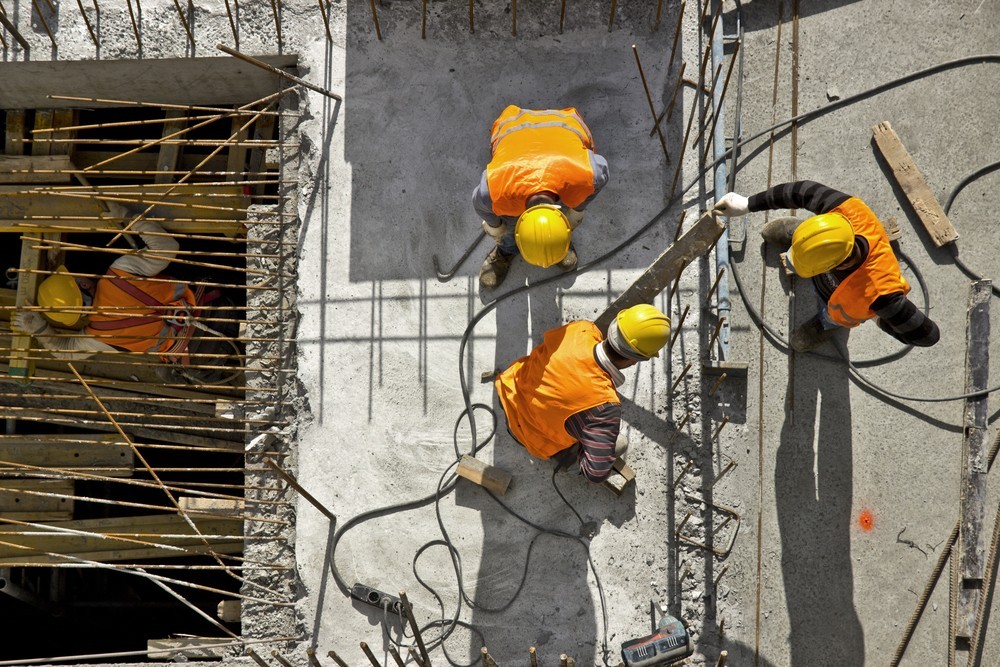 Wibest – Oil Petroleum: Construction workers working on a site.