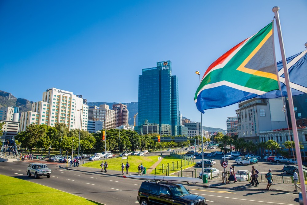 Wibest – Rand: The South African flag and the City of Cape Town, South Africa.