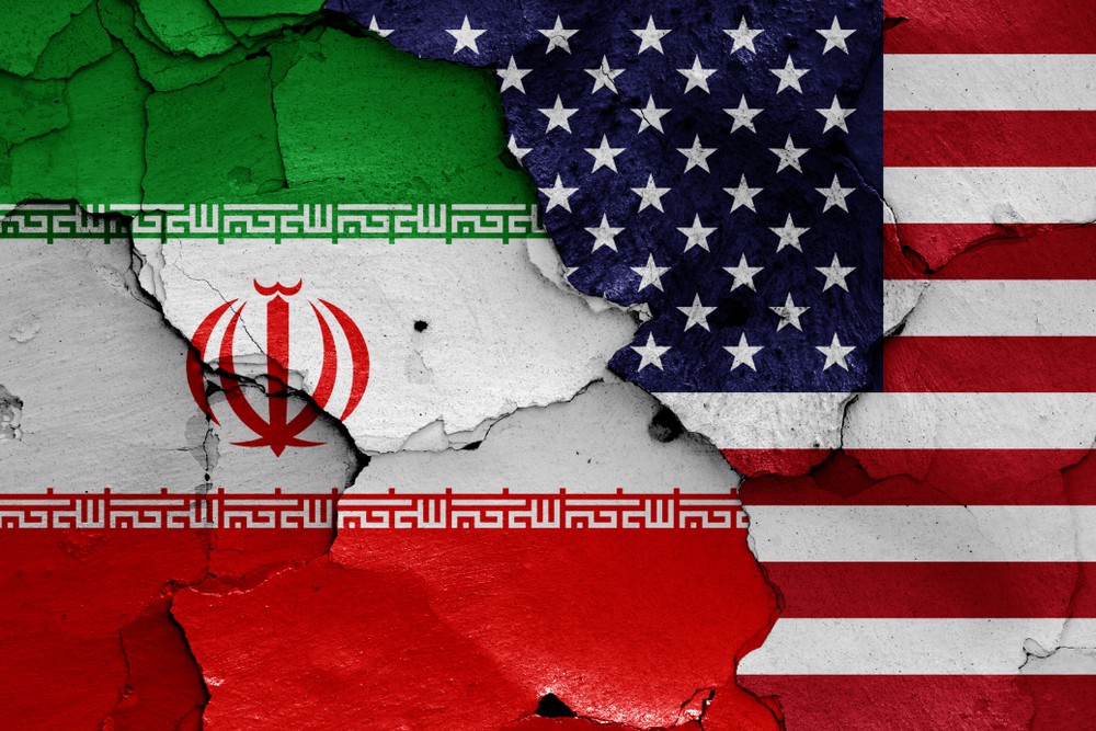 Wibest – Oil and petroleum: The American and Iranian flags.