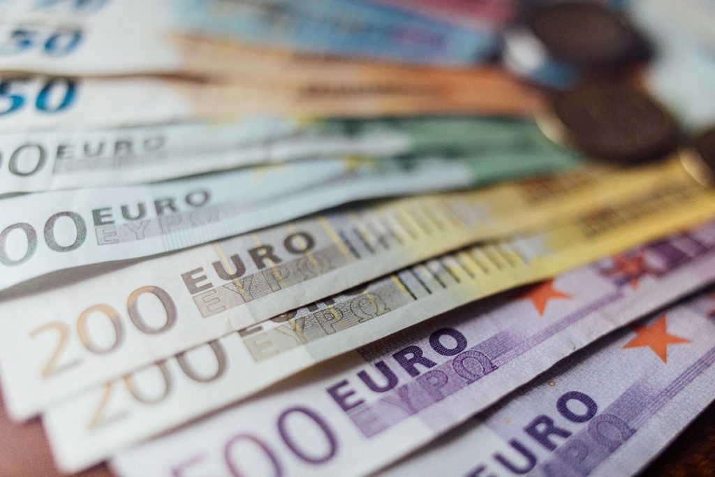 Euro and Yen Hit High; Safe-Haven Currencies in Demand