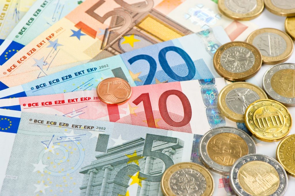 Italian Rates Near Zero, The Euro Falls From Three-Week High