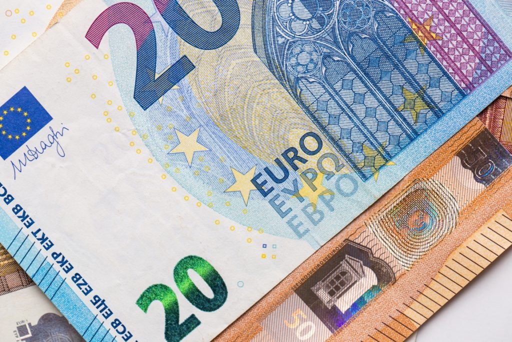 Euro fell before the ECB meeting. What about the dollar?
