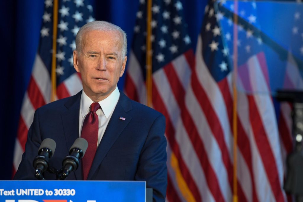 Biden signs an order to improve cybersecurity