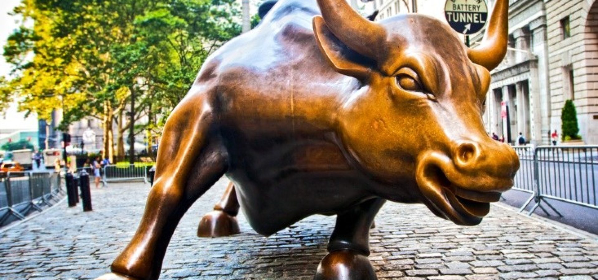 stock exchanges concept bull statue – wibestbroker