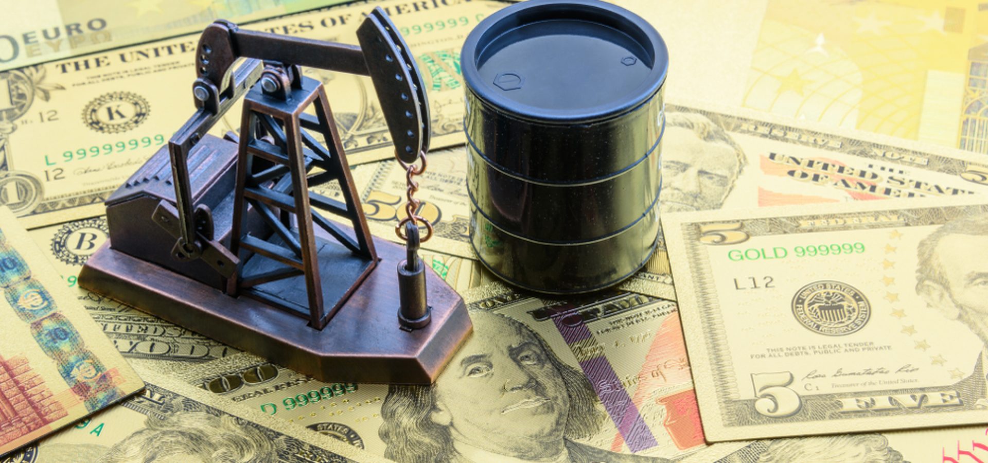 Wibest – US China Tariffs: Oil barrel and pumpjack over US dollar bills.