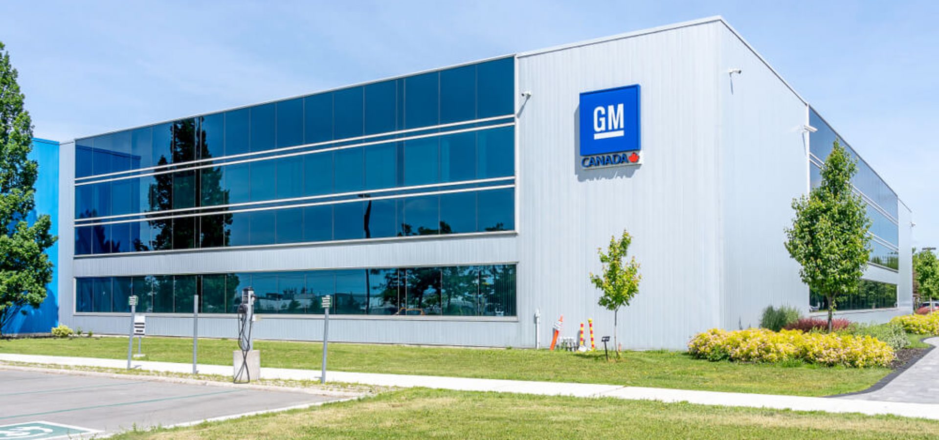 Sign of GM Canada on the building.