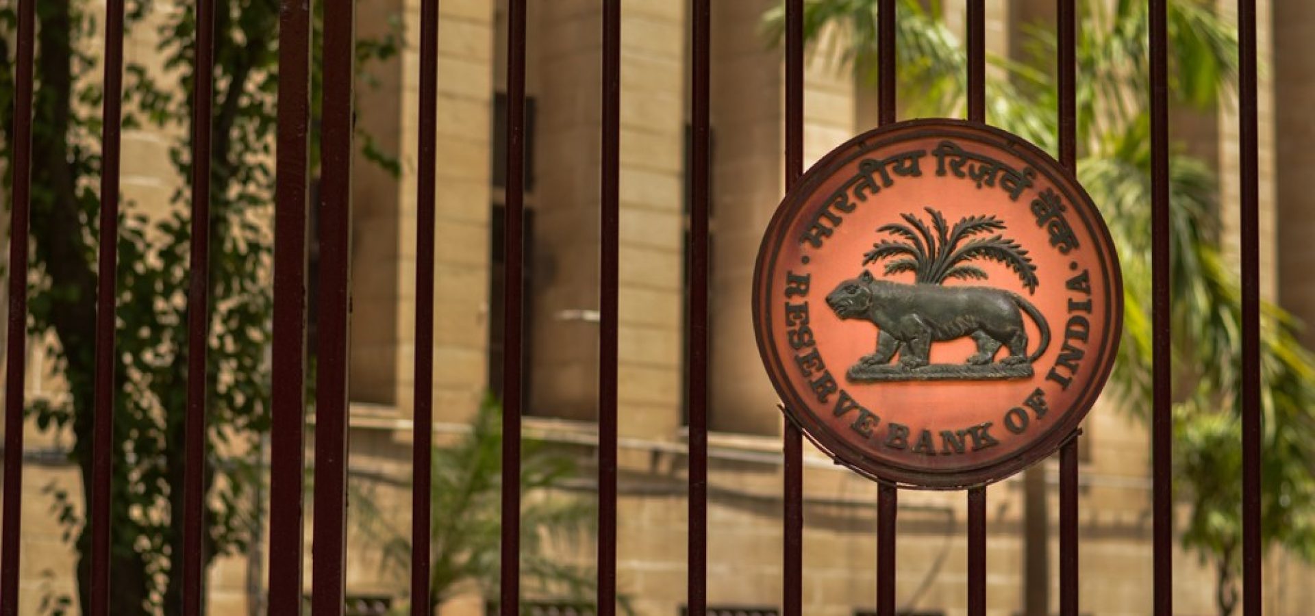 Wibest – Reserve Bank of India: The logo of the RBI on its gate.