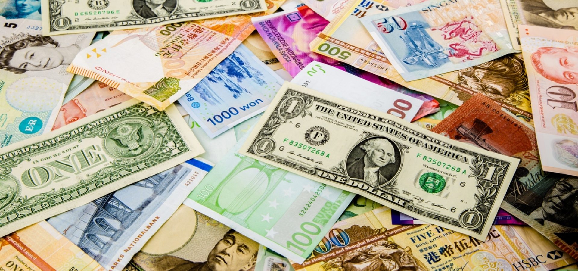 Major Currencies Fluctuate; Investors Moving on Cash