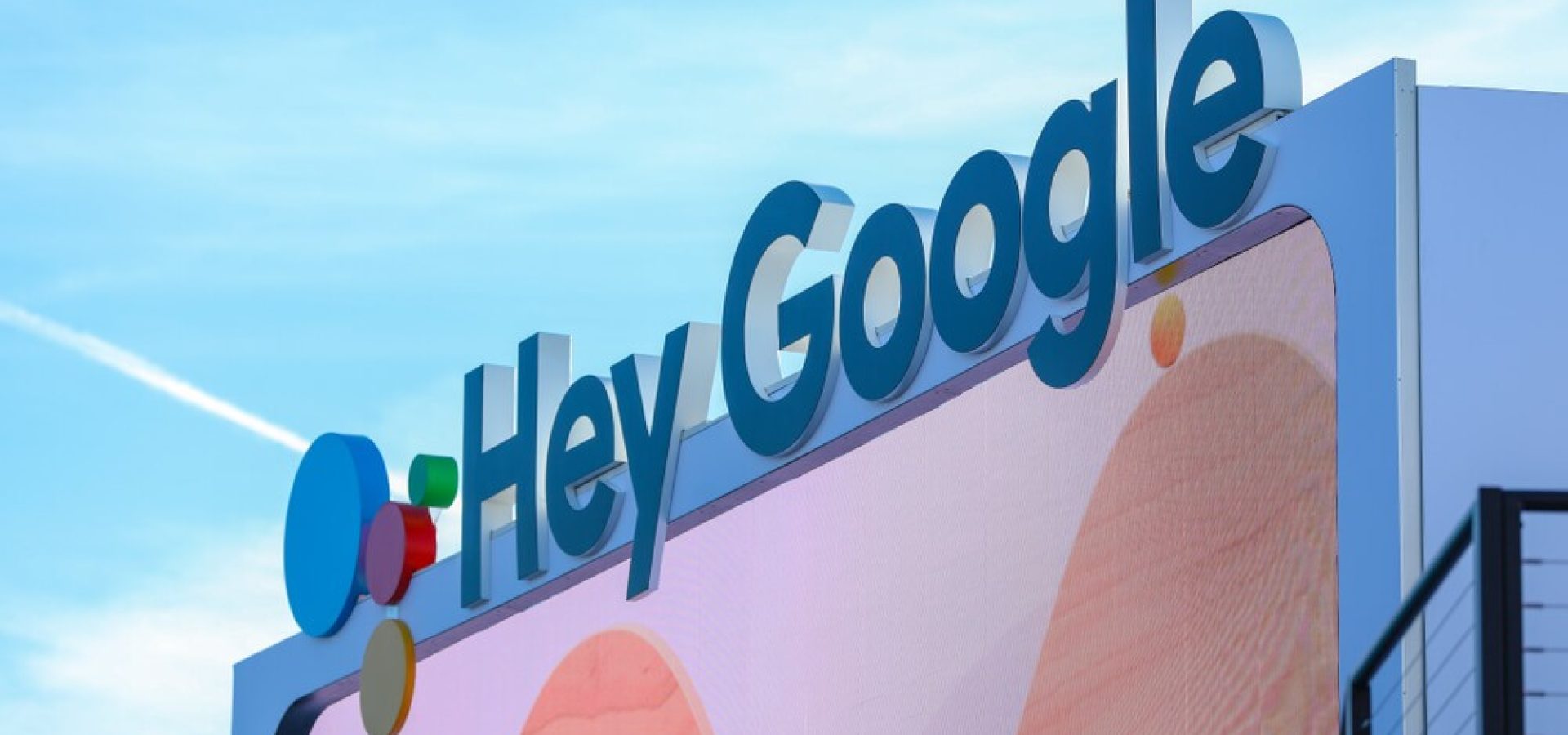 “Hey Google” written at the top of the temporary building with a large screen.