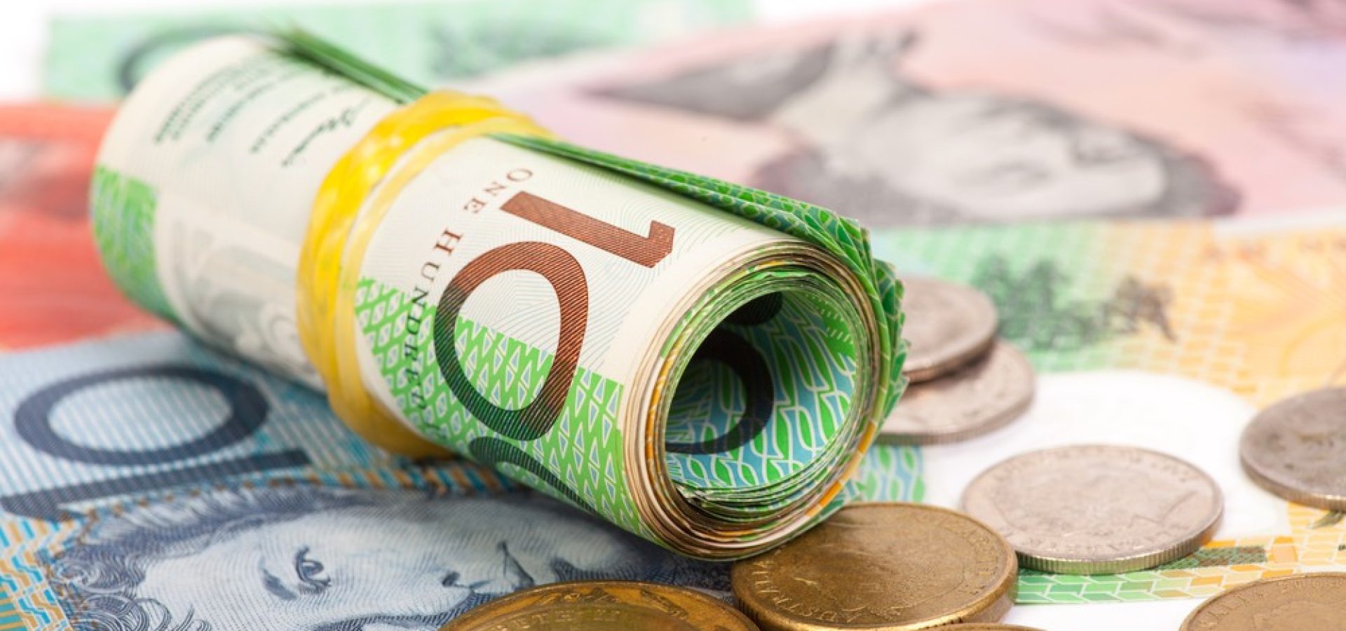 Wibest – Australian Money: Australian dollar coins and bills.